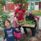 Comunidad educativa de la Escuela Básica Rural de Hornitos continúa desarrollando huertos escolares gracias a alianza colaborativa con la Escuela Carlos María Sayago de Copiapó