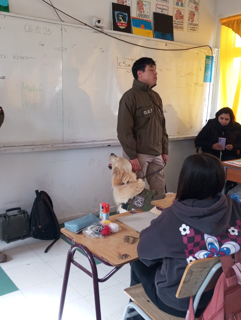 Charla educativa del Grupo OE7 de Carabineros de Chile